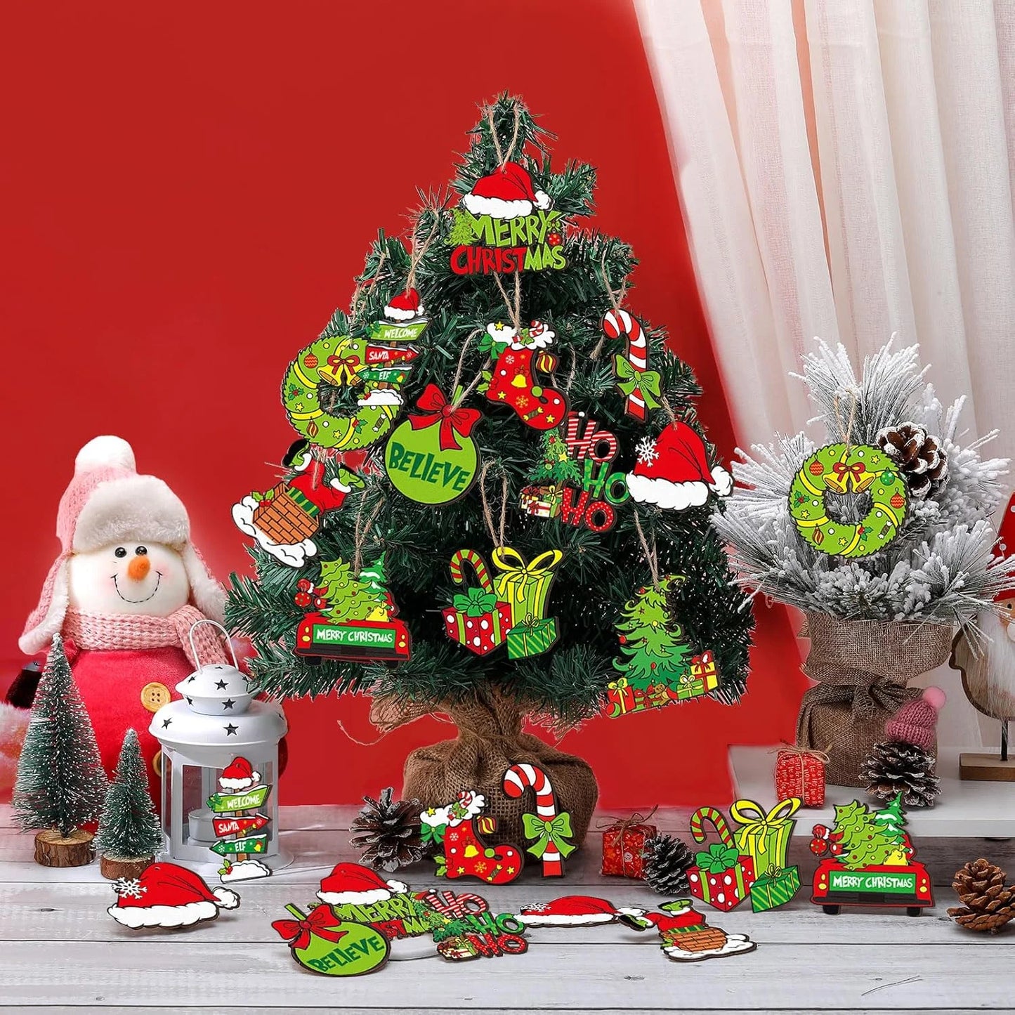 12PCS Christmas-themed decorative ornaments, full of a strong festive atmosphere. They cover a variety of classic Christmas elem