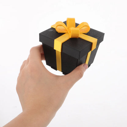 Middle Finger Surprise Gift Box Creative Spoof Hand Gesture Home Office Decor Funny Prank Toy New Year April Fools ' Day Gift