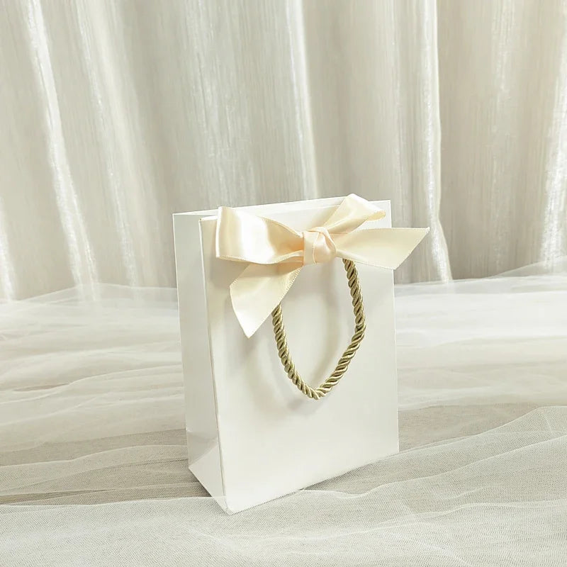 Gift Bags for Logo customization or Price difference for express delivery of goodsis not include the cost of the bag ﻿