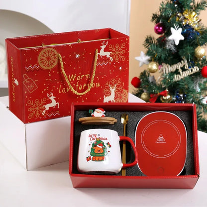 Hot-selling Christmas gifts: Warm cups, covered spoons, souvenir mugs, Christmas ceramic cups